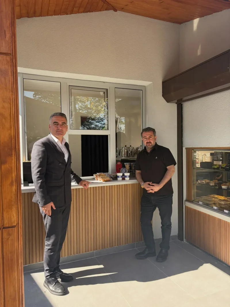1_murat_b_kafe_3.webp
