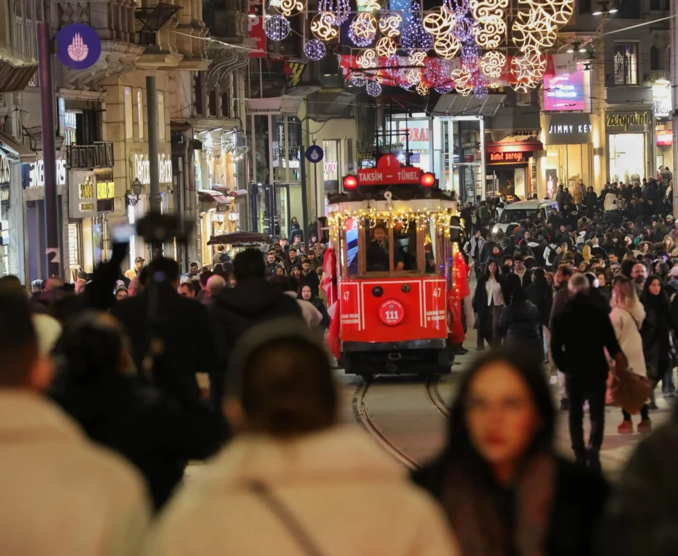 ISTANBUL_UN_TARIHI_ULASIM_SIMGELERI_150_VE_111_YASLARINI_KUTLADI_9_ea597452ca.webp
