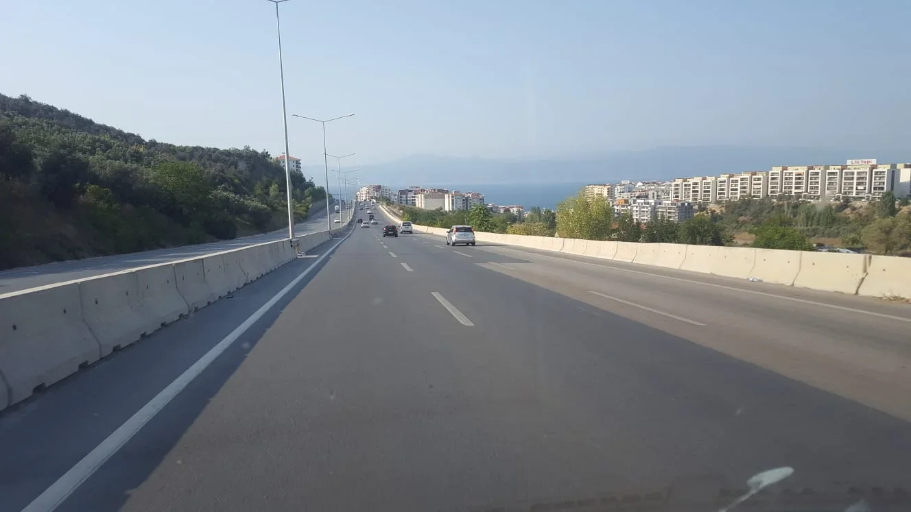 2-yazi-icin-mudanya-yolu-gidis-donus-4er-serit-oluyor-metrobus-hazirligi-1.webp