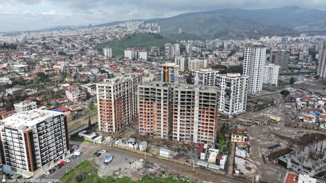 Karşıyaka'da 6 Milyar TL'lik Kentsel Dönüşüm İhalesine Tek Firma Katıldı